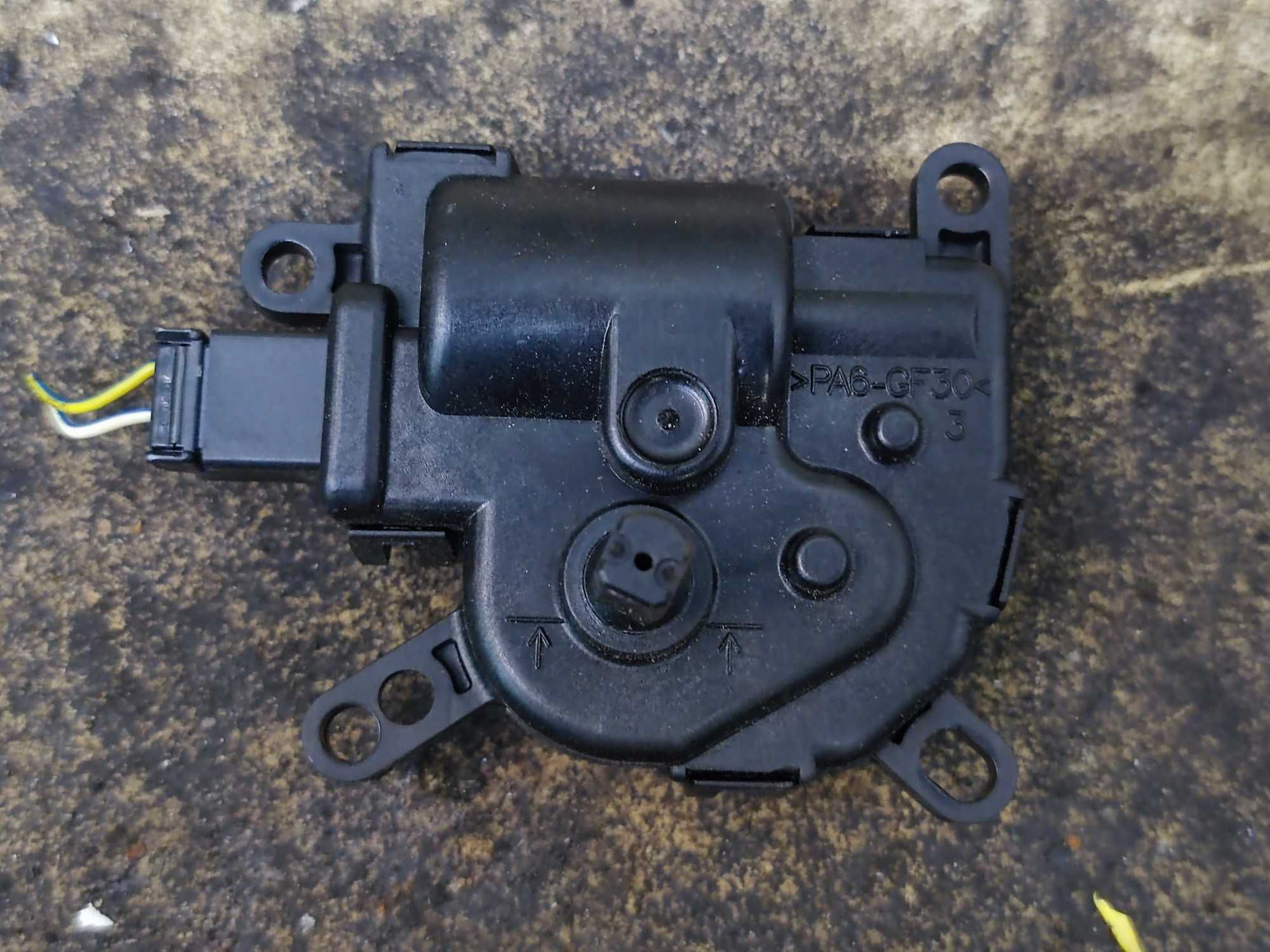 Ford C-Max I Focus Mk2 Silniczek Nagrzewnicy