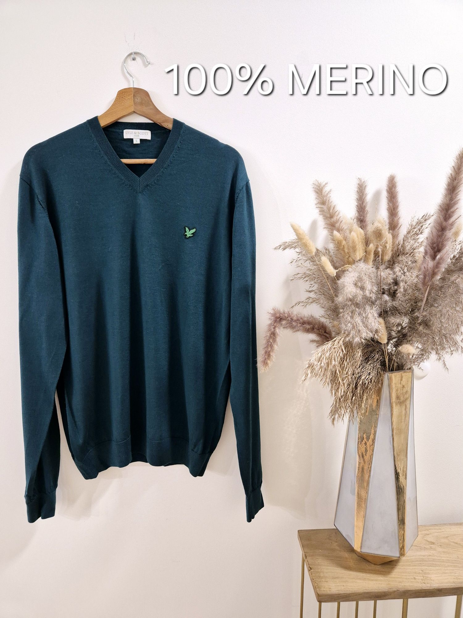 Sweter 100% merino butelkowa zieleń Lyle&Scott L dekolt V