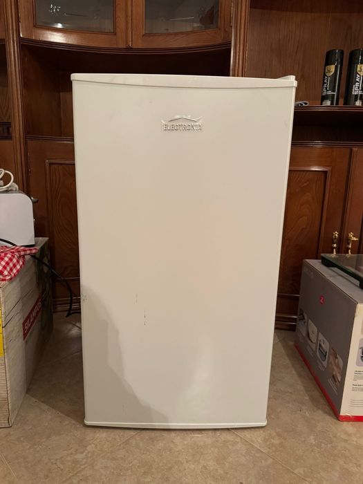 Frigorífico tipo mini-bar Eletronia