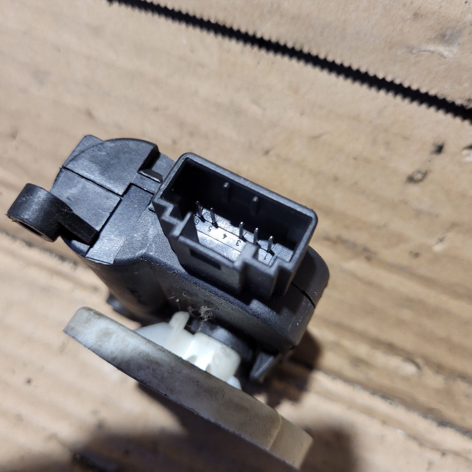 Silniczek klap nagrzewnicy audi a4 b6 a4 b7 seat exeo