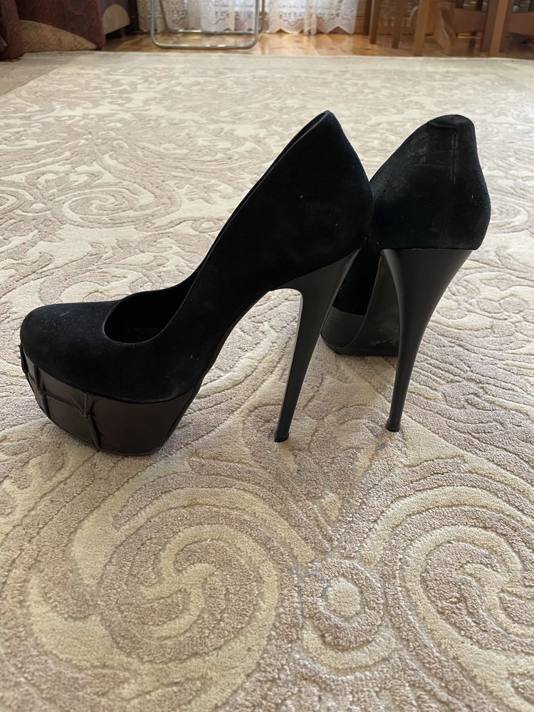 Фирменные туфли Yves Saint Laurent