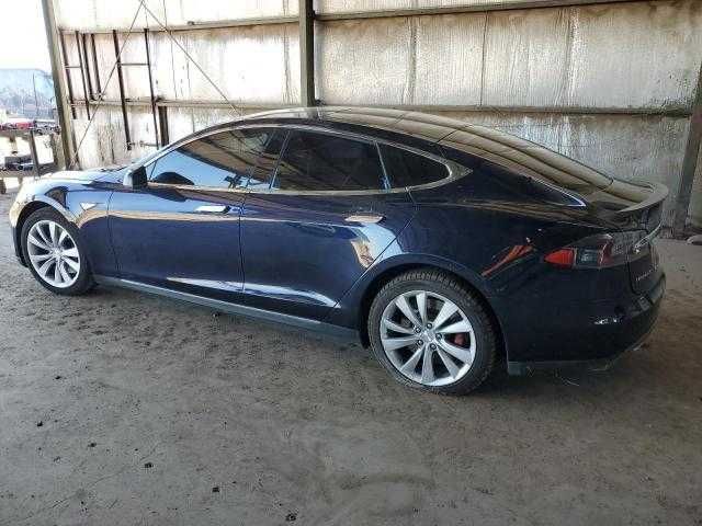 2014 року  Tesla Model S