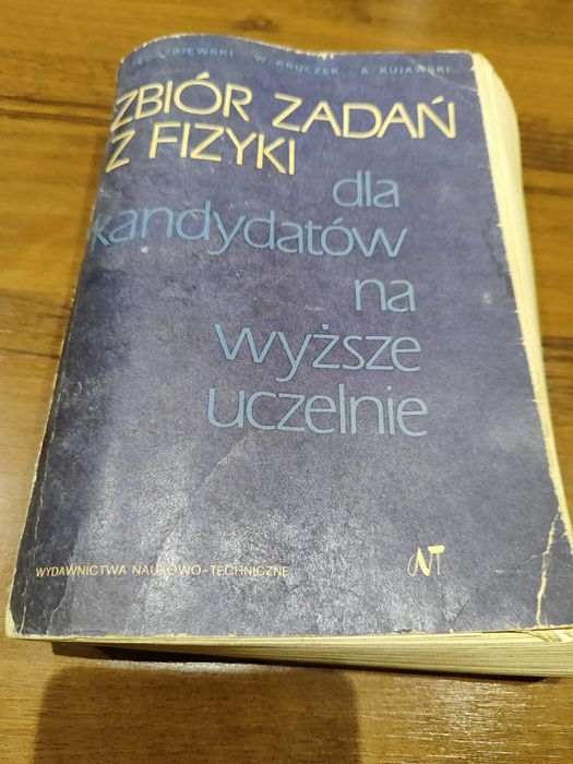 Zbiór zadań z fizyki dla kandydatów na wyższe uczelnie.