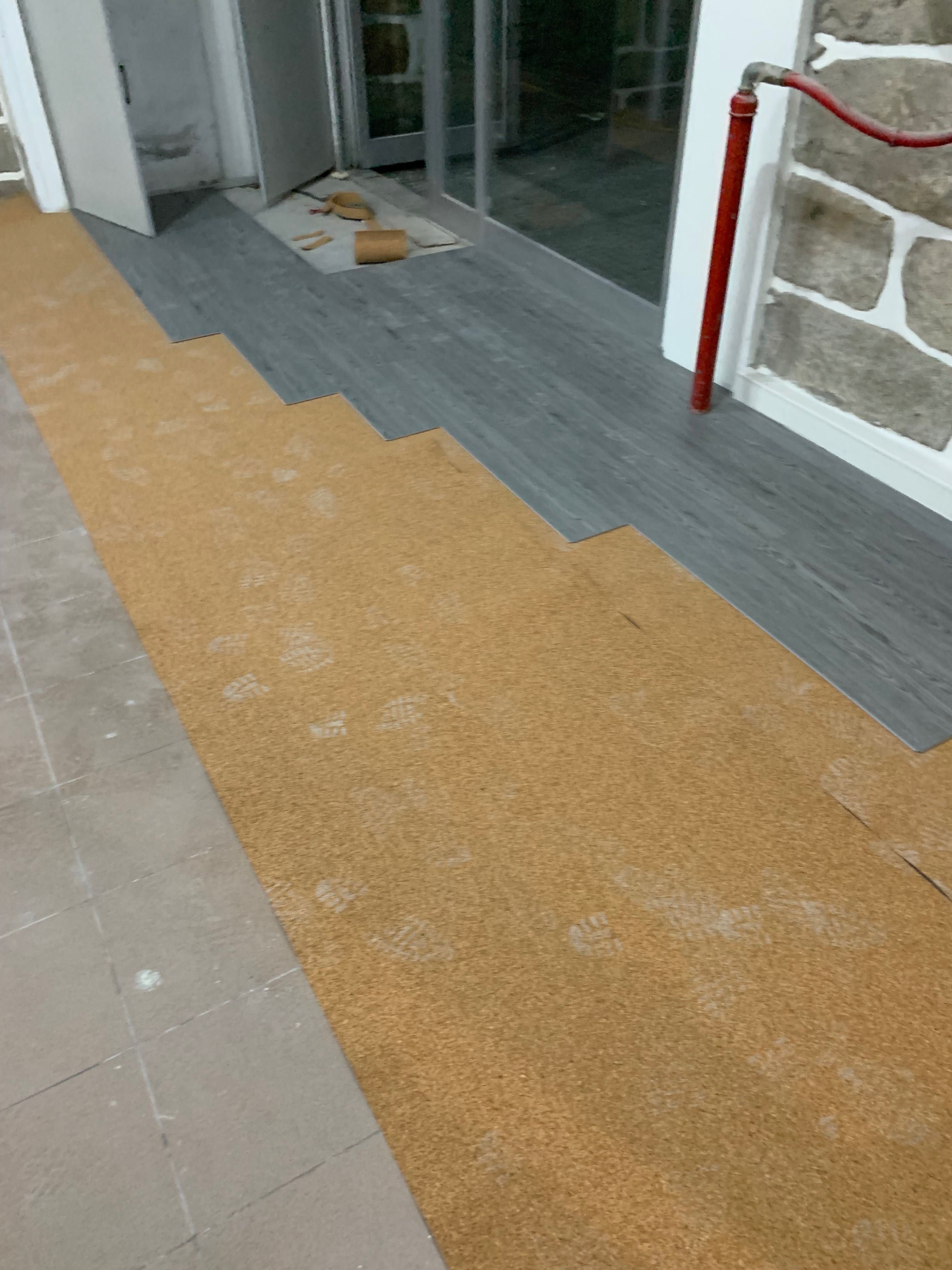 Aplicação de piso flutuante , vinílico e etc…
