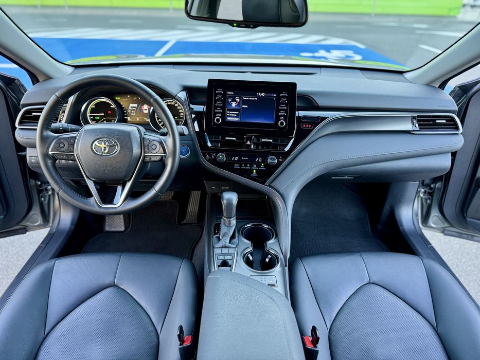 Toyota Camry Elegance+ Hybrid