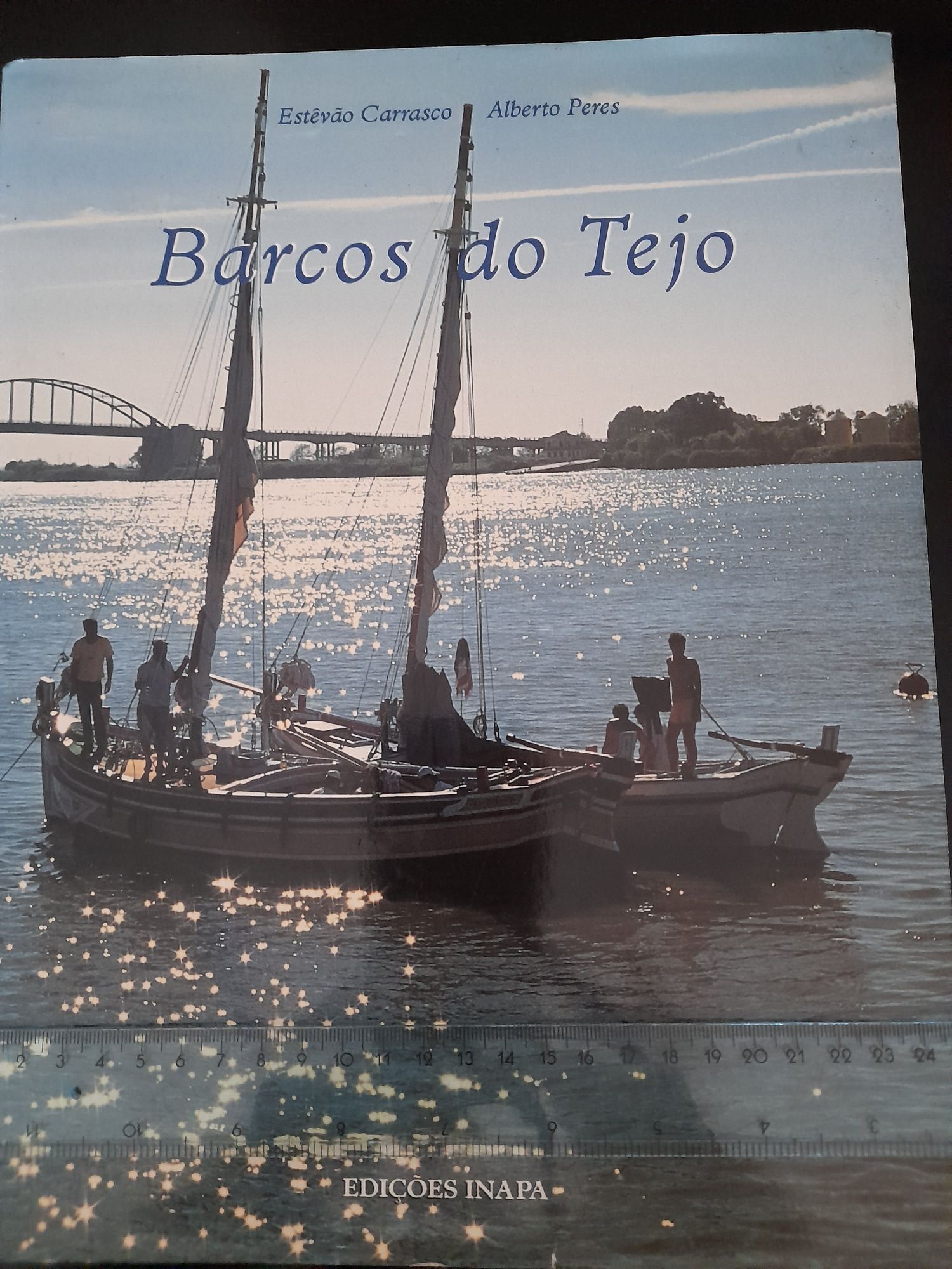 Livro Barcos do Tejo