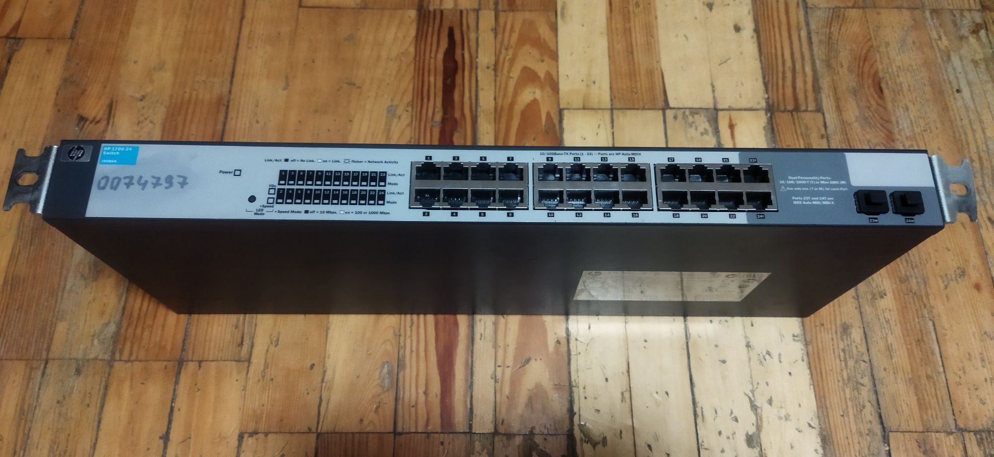 Маршрутизатор HP ProCurve Switch 1700-24 (J9080A)