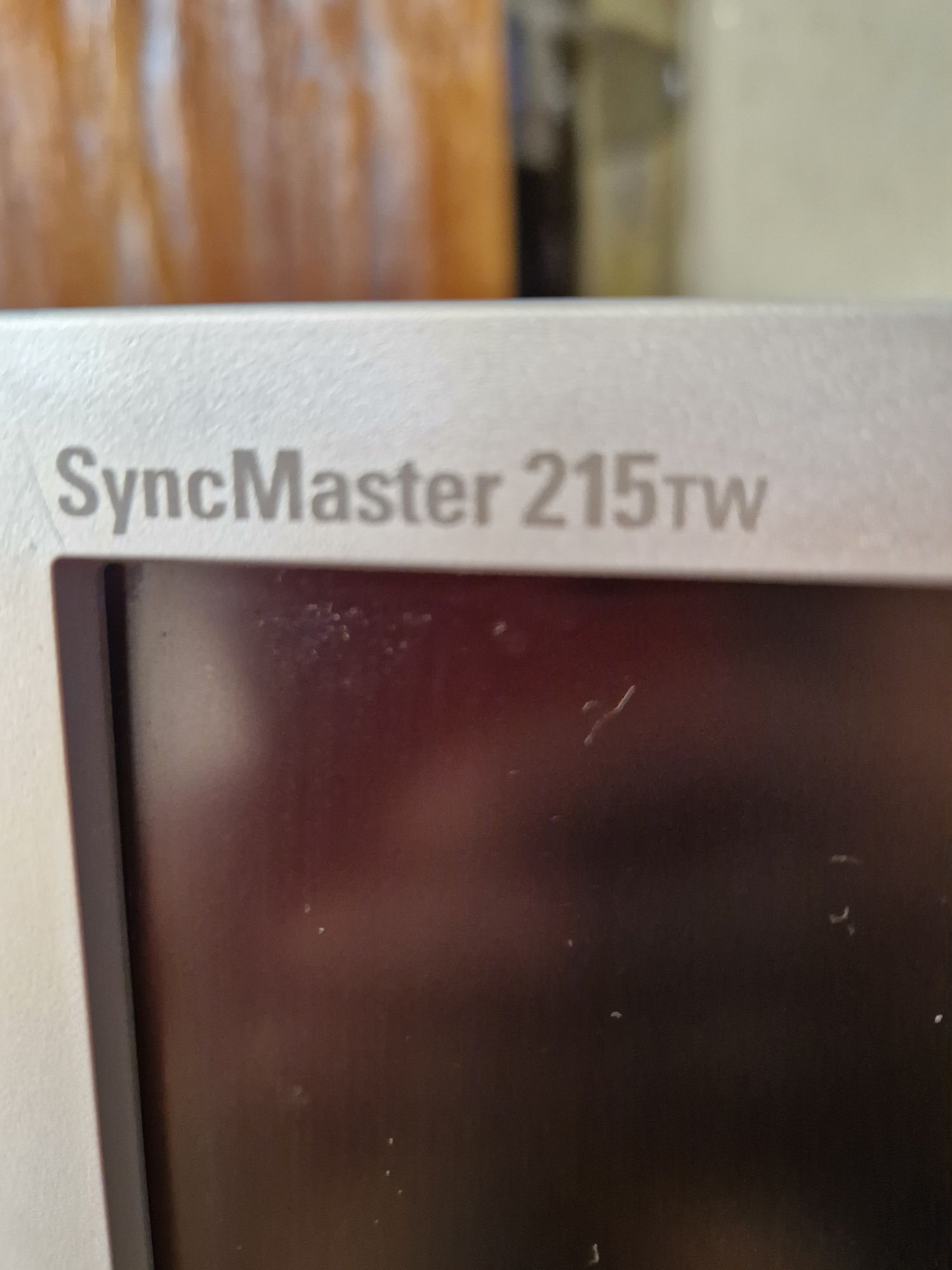 Монитор Samsung SyncMaster 215tw