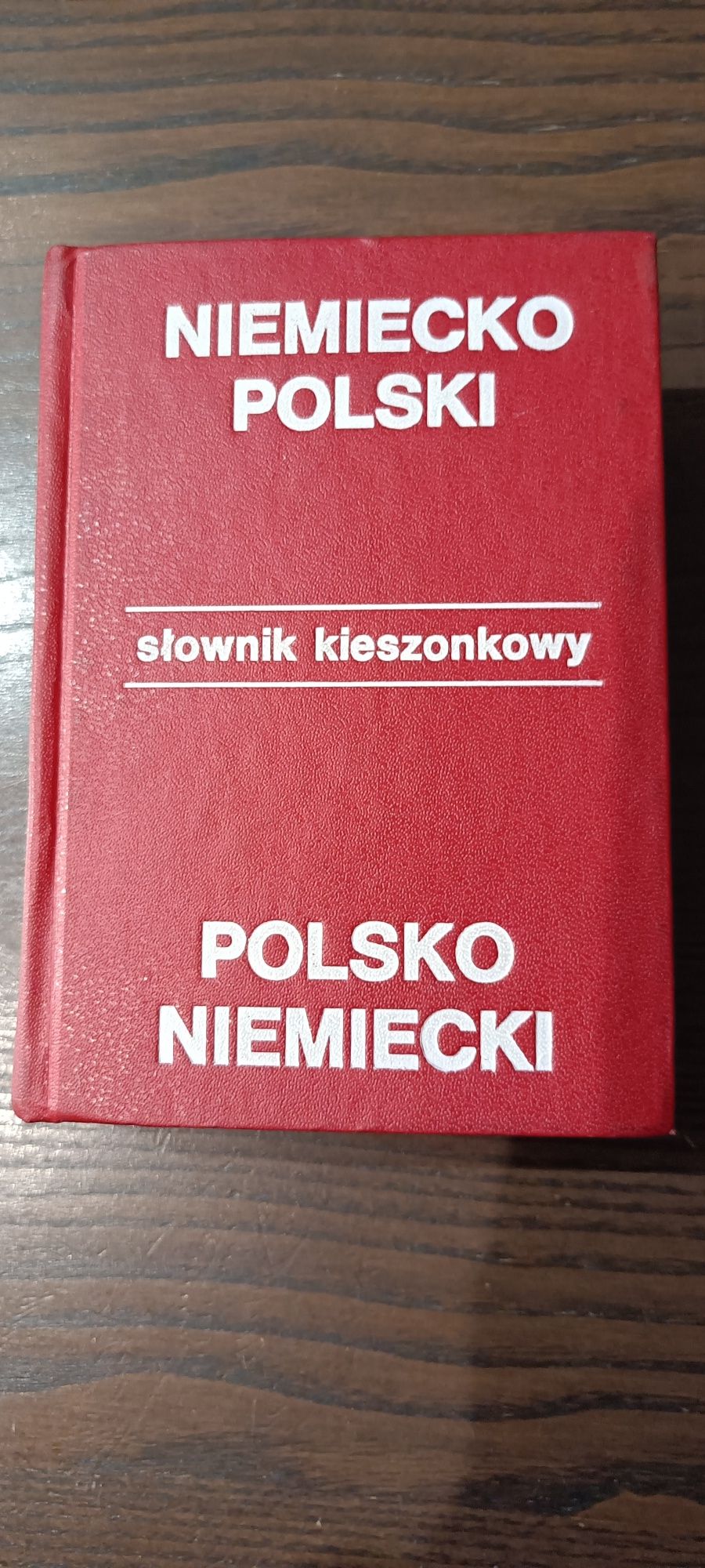 Słowniki włosko - polski, niemiecko - polski.