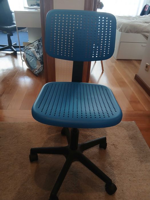 Cadeira secretária infantil