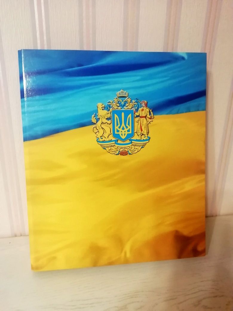 Папка для бумаг з символікоюА4