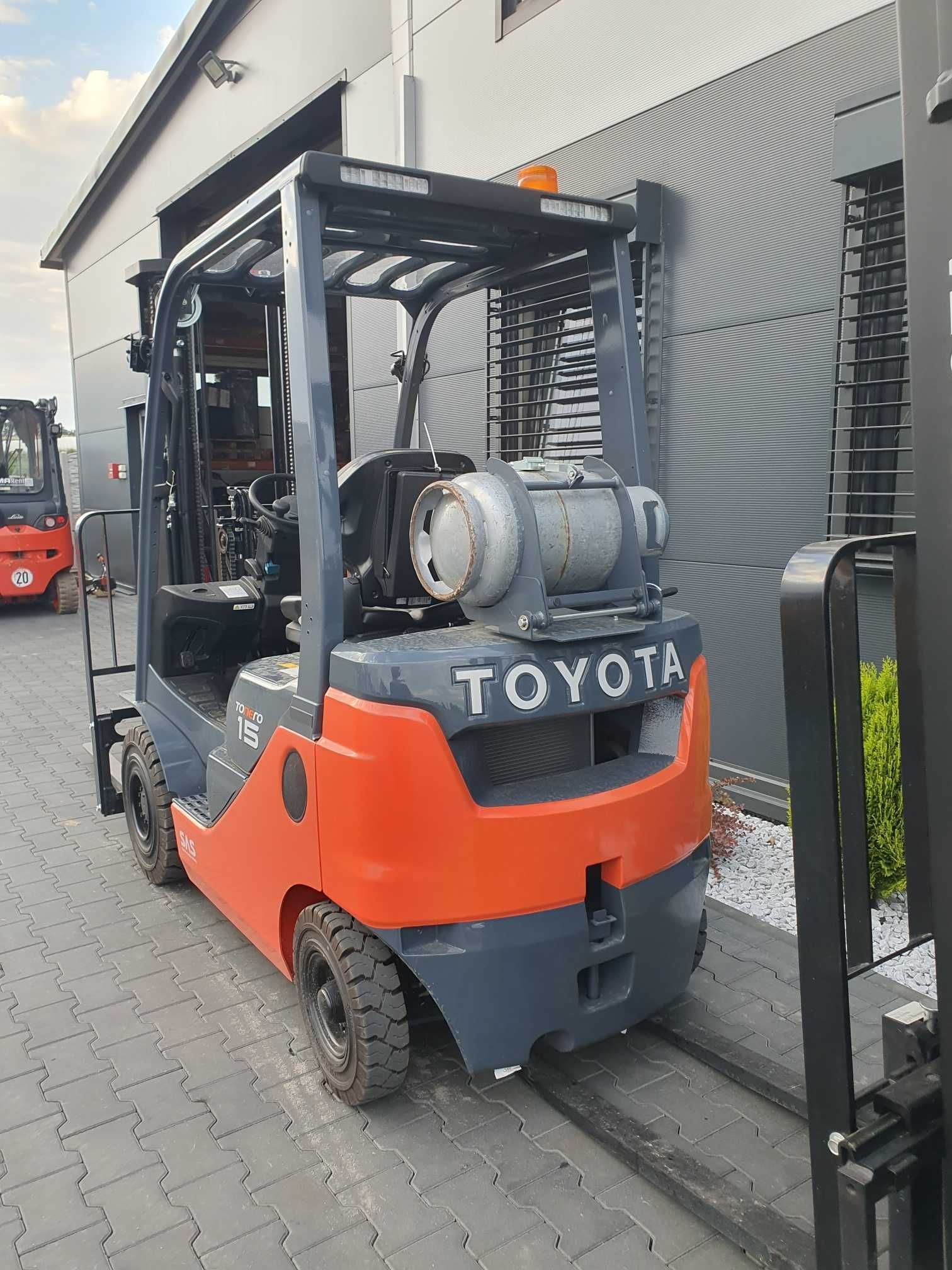 Wózek TOYOTA 8FGF15 Triplex LPG Wolny SKok  8FGF18 8FG20 Nowy widlak