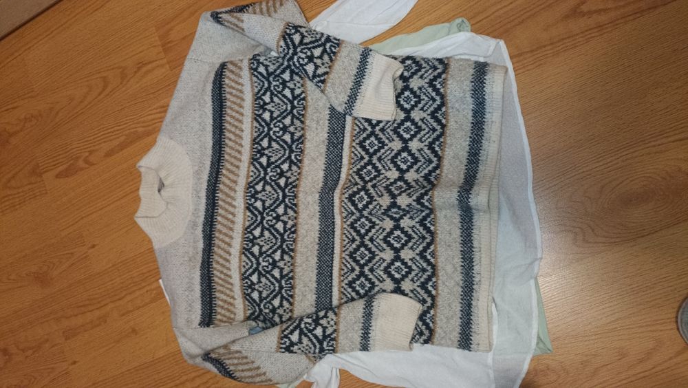 Віддам безкоштовно жіночий одяг