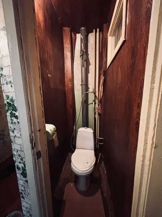 2к квартира на середньому поверсі!