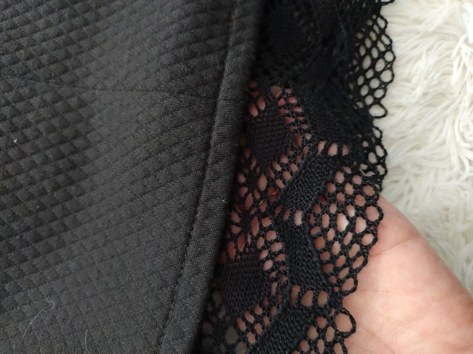 Czarna mini spódniczka