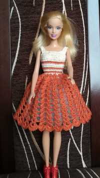 Szydełkowa sukienka dla lalki Barbie