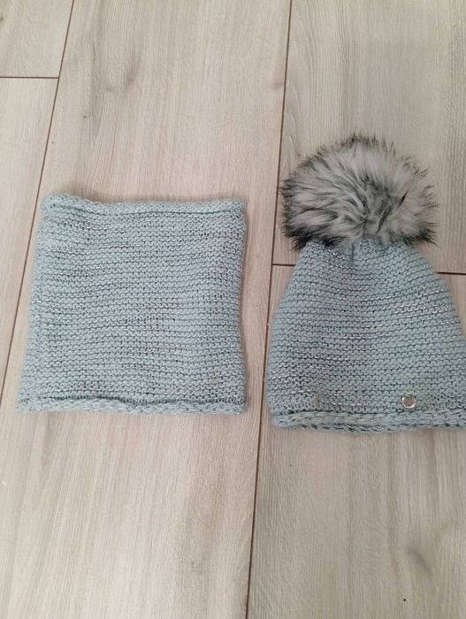 piękna czapka i komin