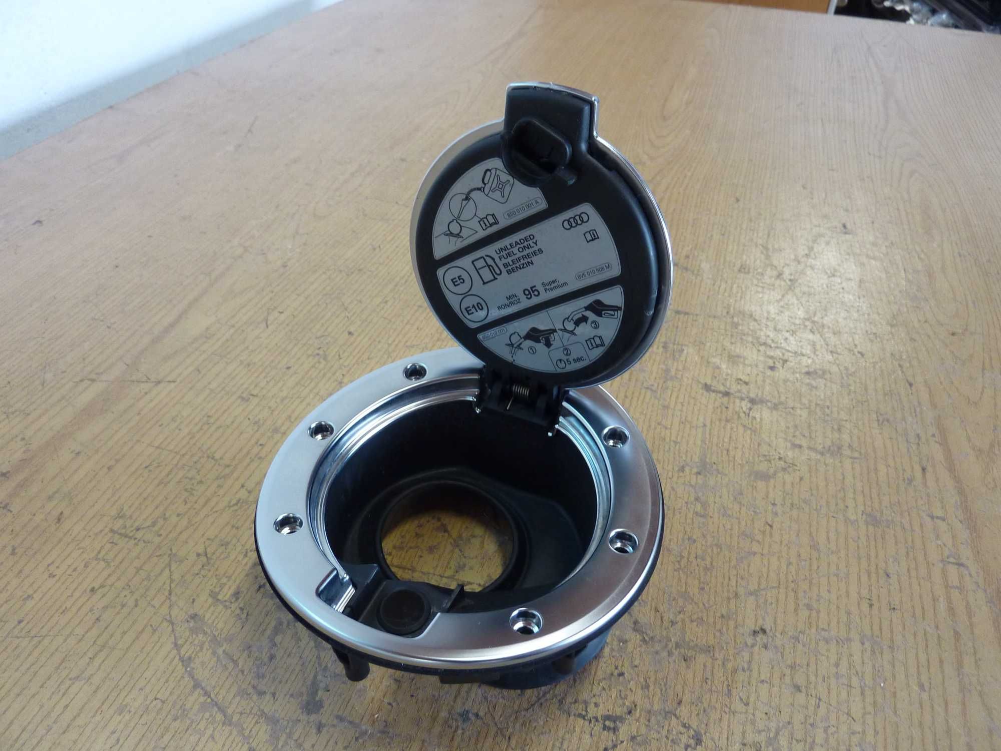 AUDI TT 8S klapka wlewu paliwa CHROM ładna 8S0.809857E