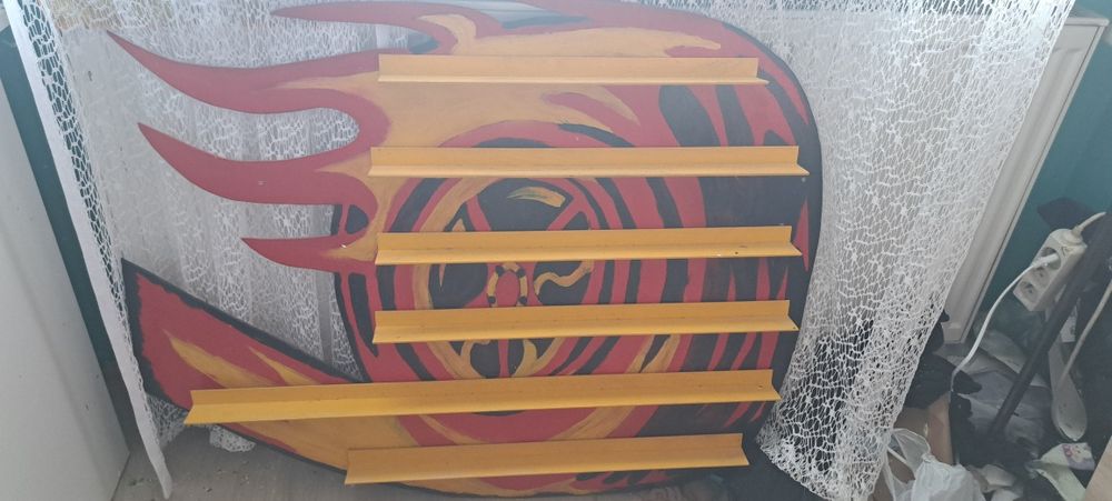 Duuuuza półka na hot wheels autka . Piękna.  Drewno . Gratis autka