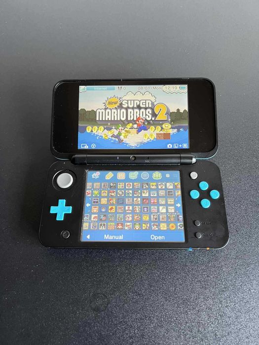 New Nintendo 2DS XL Preta/Azul com 100+ Jogos