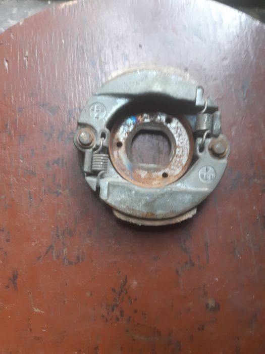 Продам колодки заднего вариатора на  Suzuki Lets