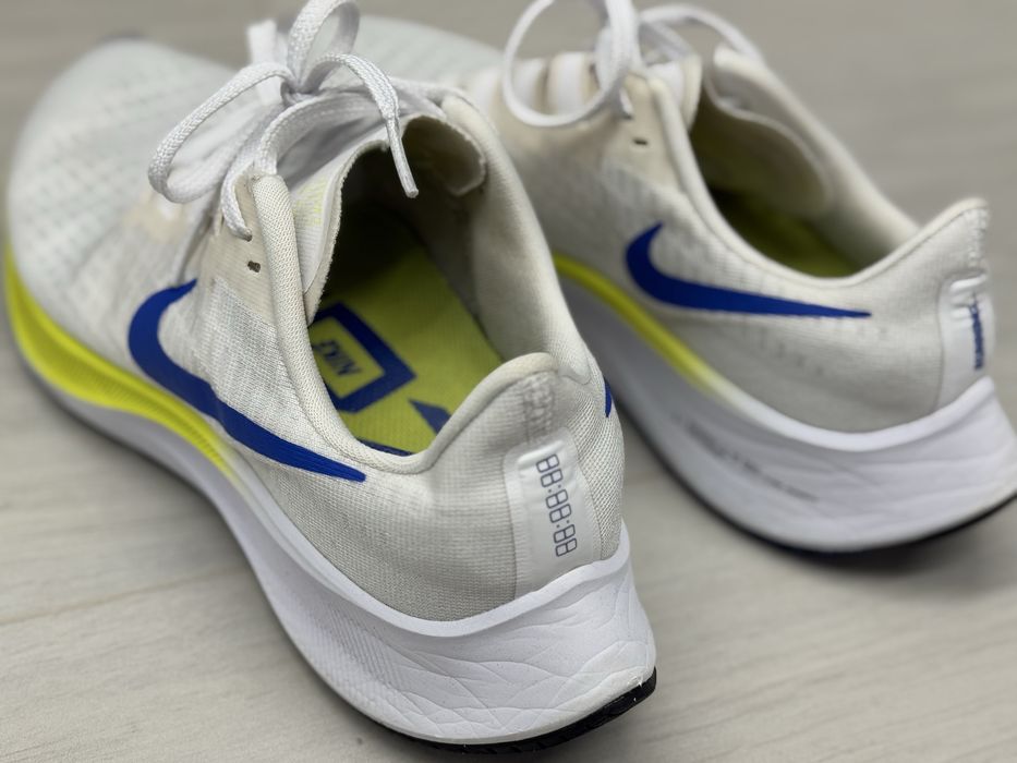 Продам кроссовки Nike