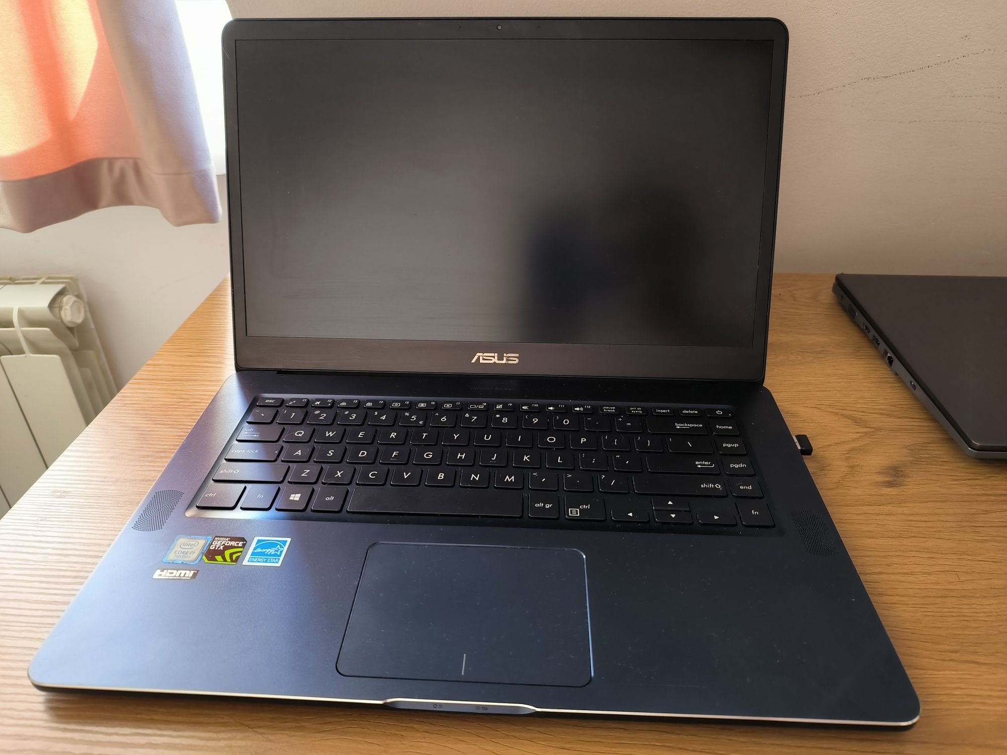 Asus ZenBook Pro UX550V i7-7700HQ 15,6" Full-HD 16GB 512GB GTX1050