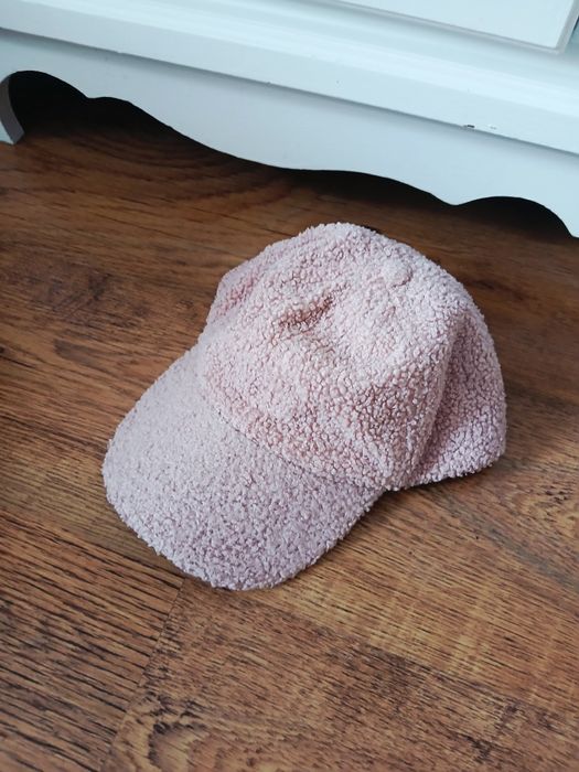 Czapka z daszkiem pluszowa