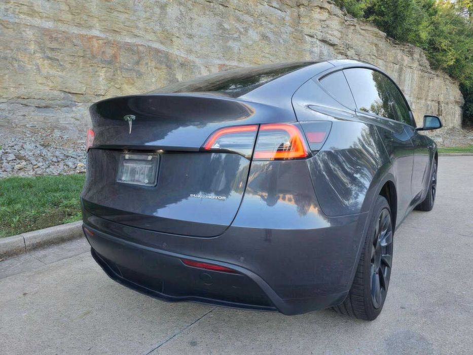 Tesla Model Y      2021