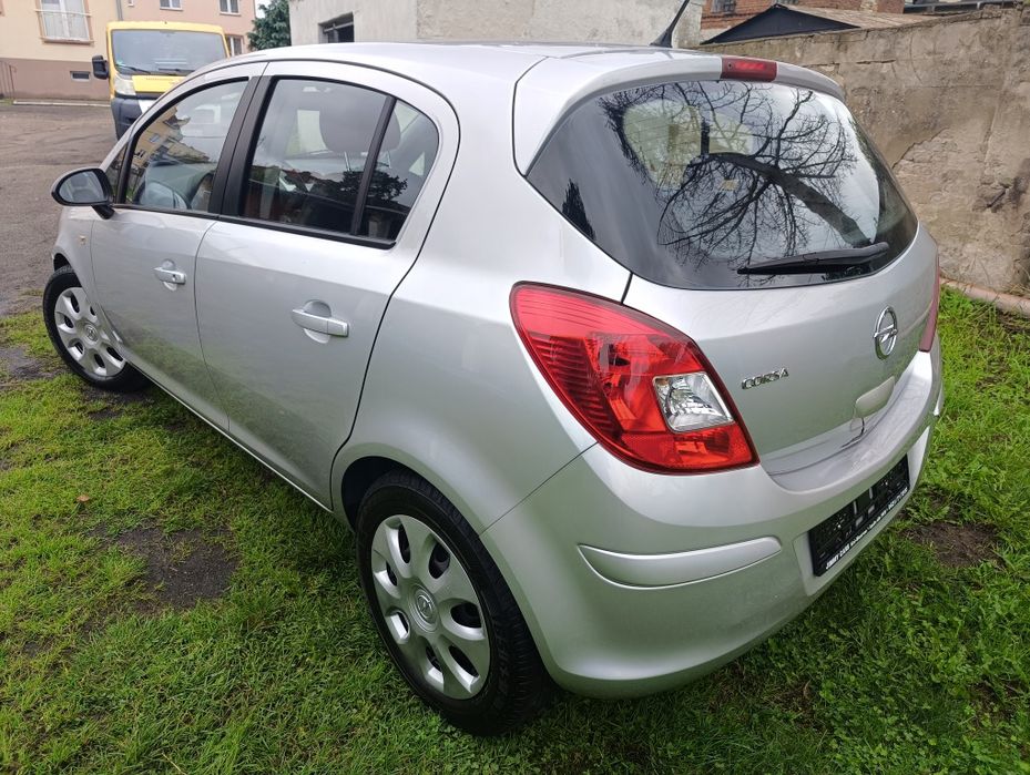 Śliczny Opel Corsa D lift 1,4 benzyna 2012 rok