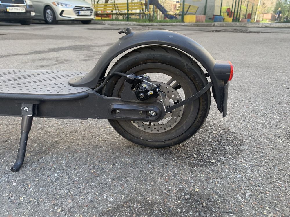 Електросамокат Xiaomi Mi Electric Scooter Essential Black