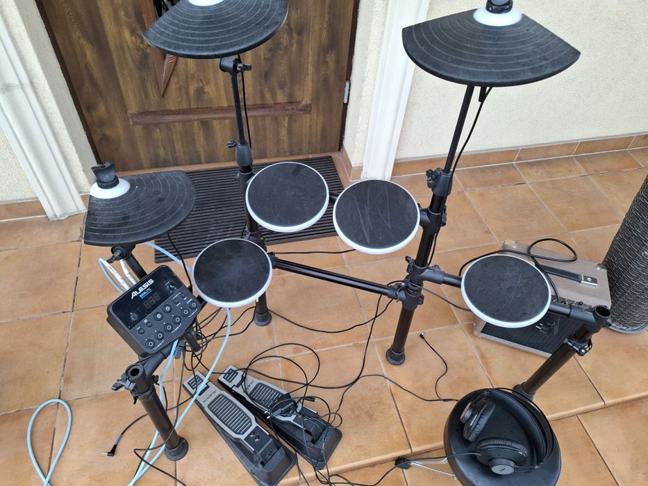 Sprzedam elektroniczną perkusję ALESIS DM LITE KIT, wzmacniacz Fender