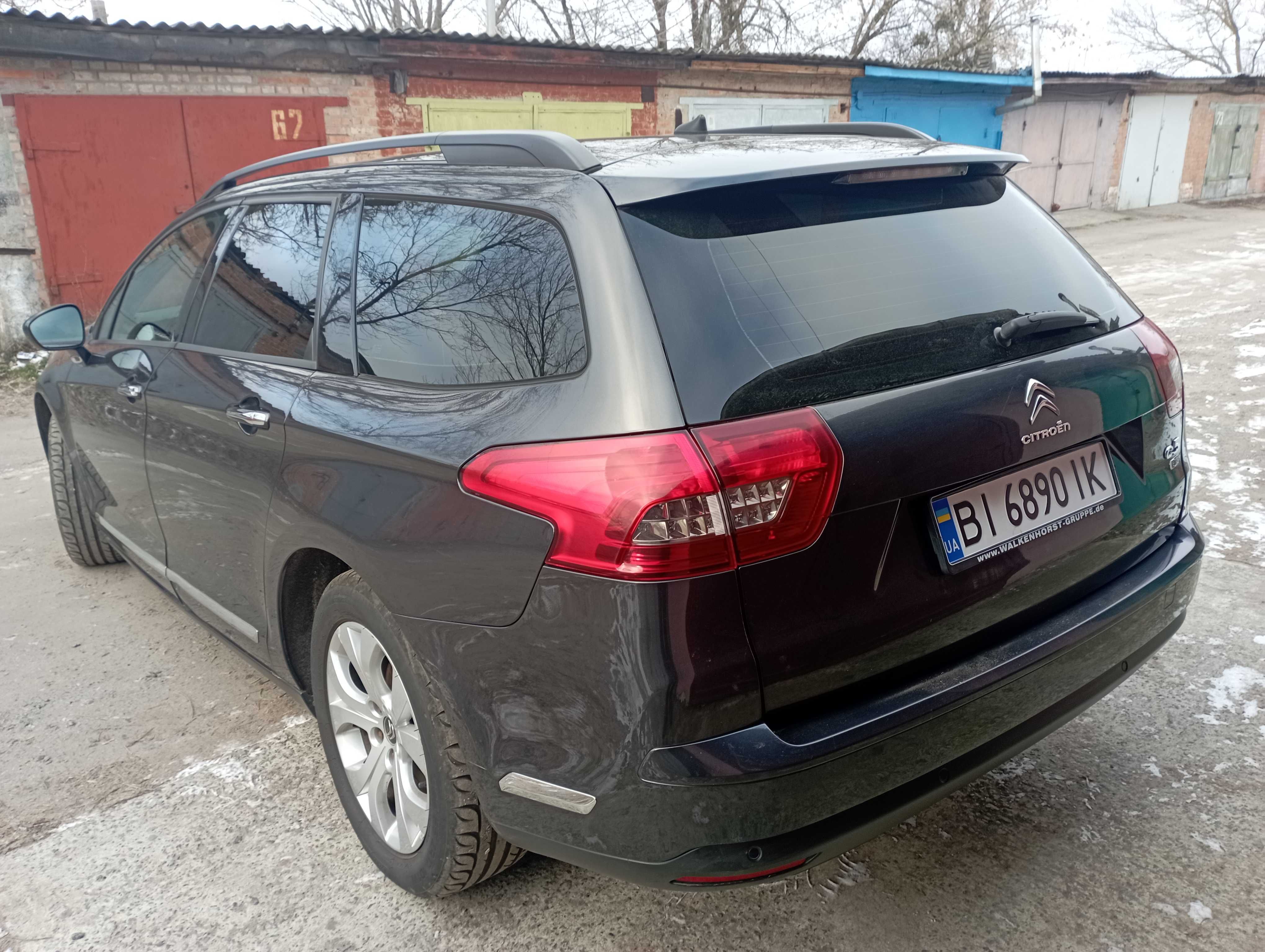 Продам авто (9300 $) або обміняю на житло.