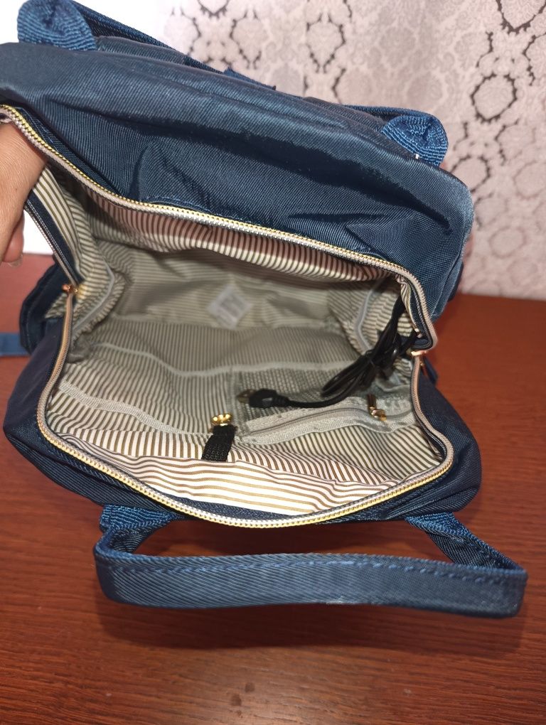 Mały wodoodporny plecak USB Lovevook