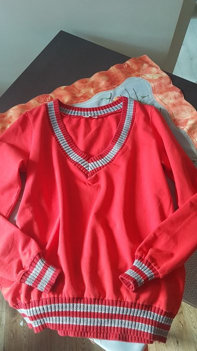 Piękna bluza w idealnym stanie.