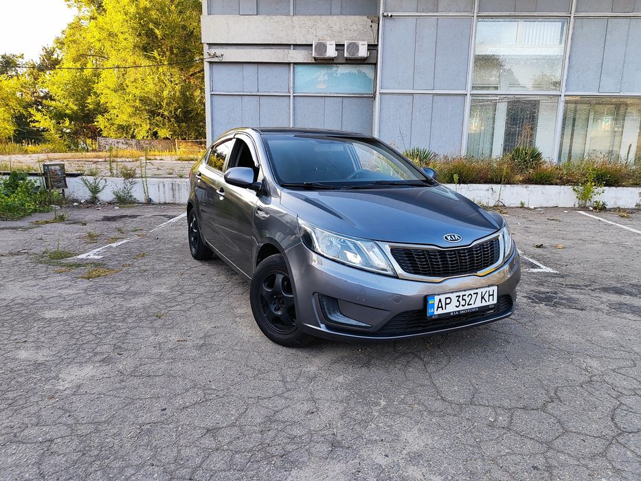 Автомобиль Kia Rio 3
