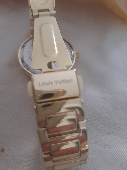 Relógio  LV  Bracelete Dourada