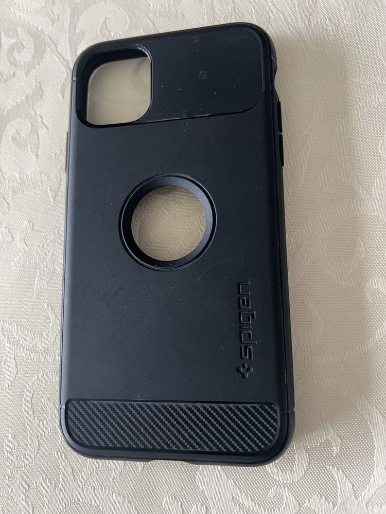 Etui Spigen Rugged Armor iPhone 11, czarne