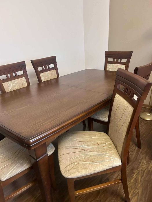 Drewniany stół z 6 krzesłami