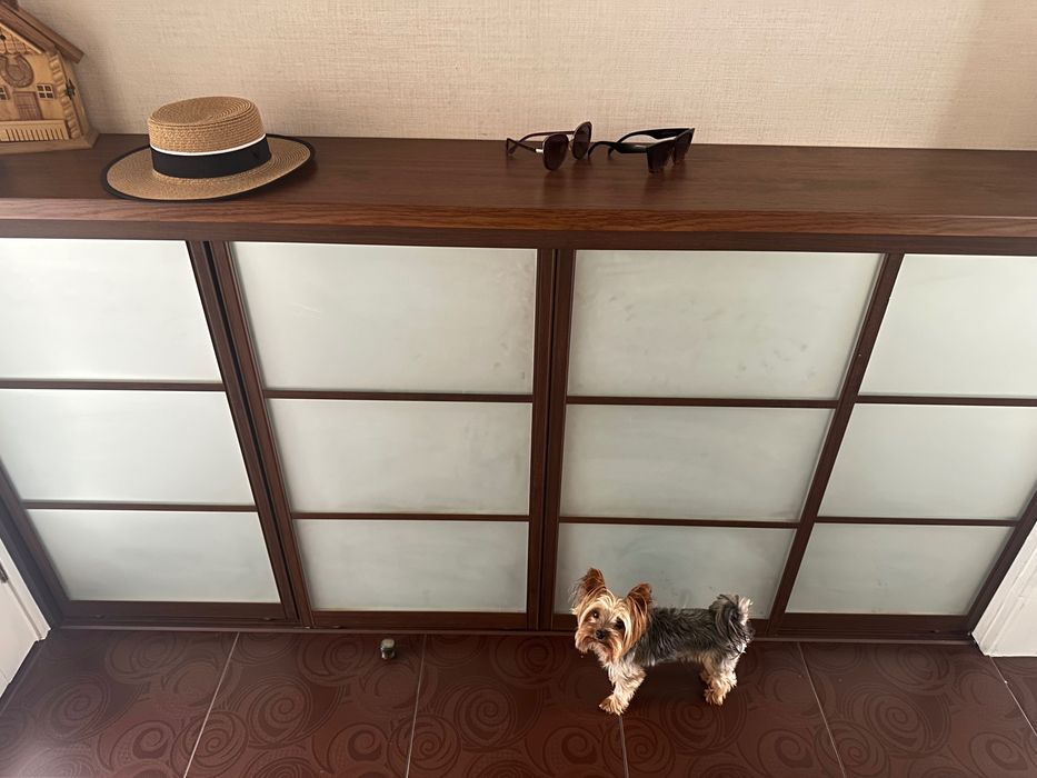 Терміново продам Шафа для взуття велика з розсувними дверима