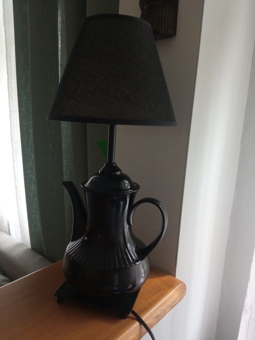 Lampka stołowa czarna