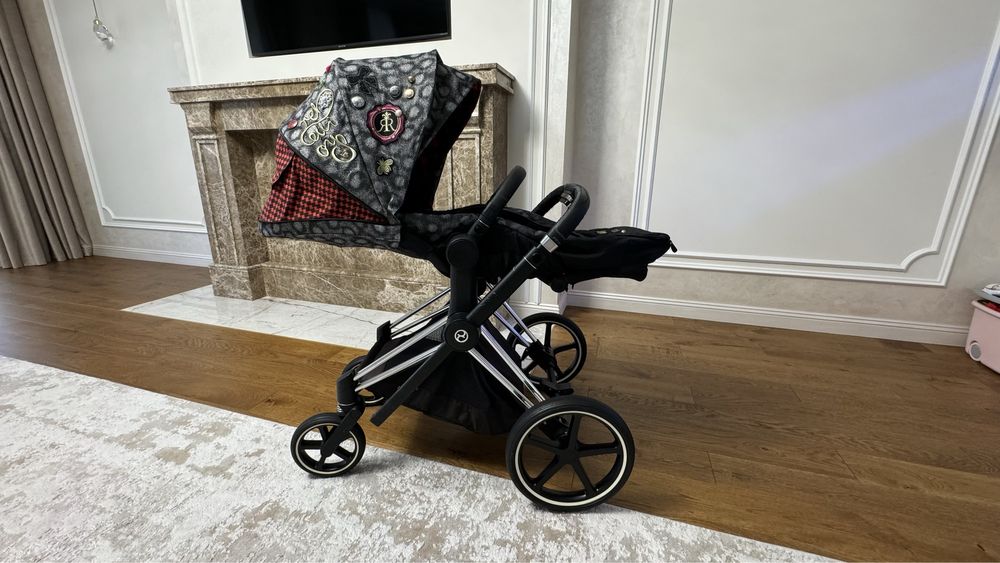 СРОЧНИЙ ПРОДАЖ прогулка Cybex Priam Rebellious + шасі Chrome Black