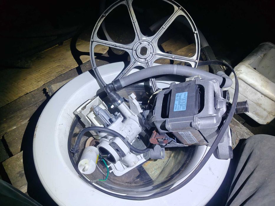 Silnik Samsung WF1802 WFWS uszkodzona na czesci - silnik , pompa