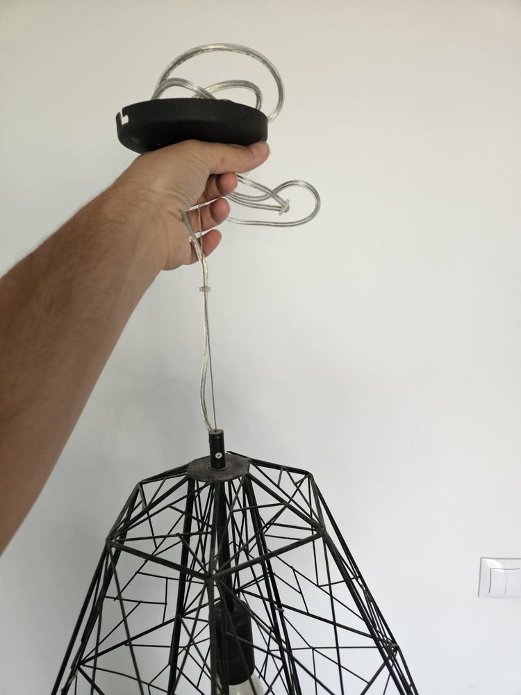 Geometryczna czarna lampa Leroy Merlin