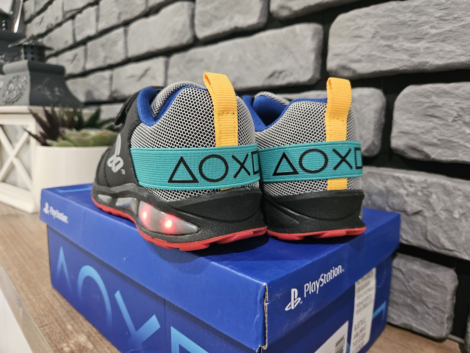 Buty Playstation r.29 nowe