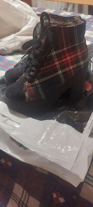 Botins tamanho 38