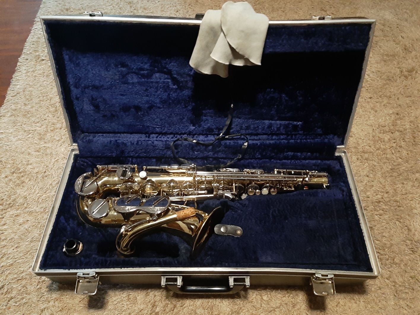 Saxofone alto B&H 400