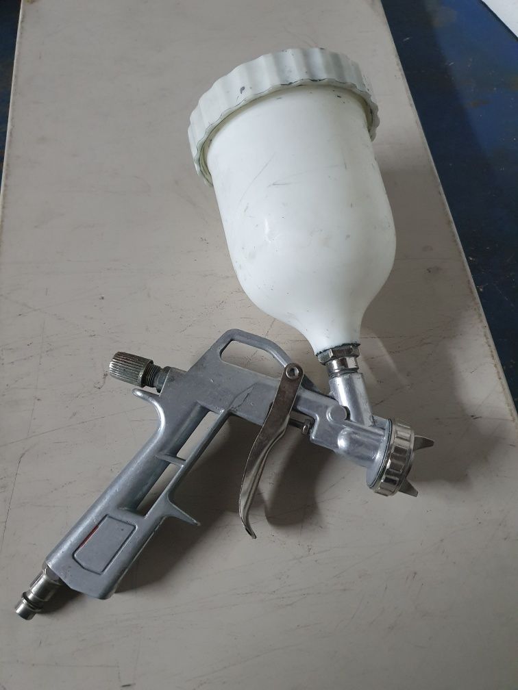 Pistola de pintura com pouco uso