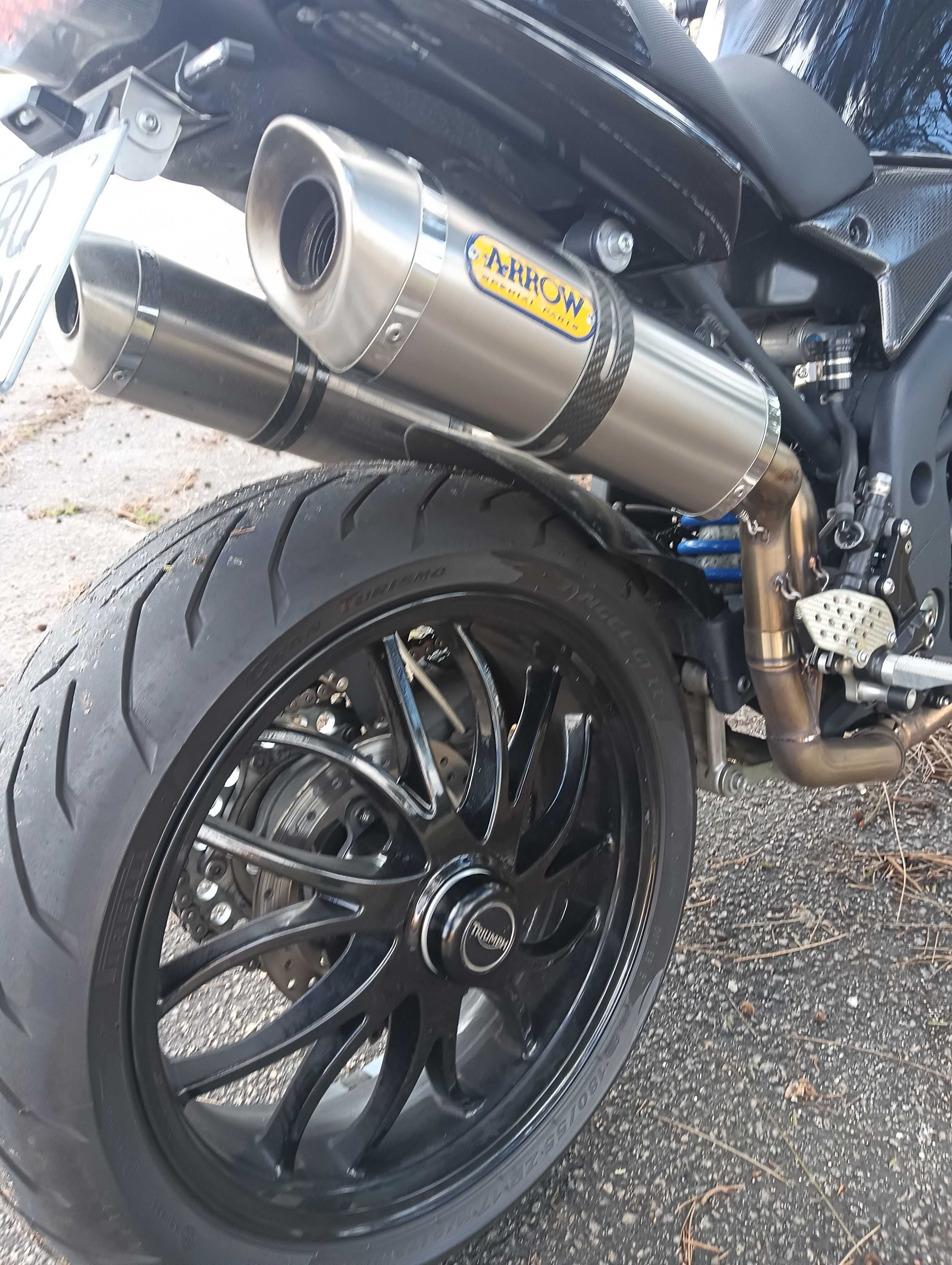 Triumph Speed Triple 1050 com 132cvs Naked