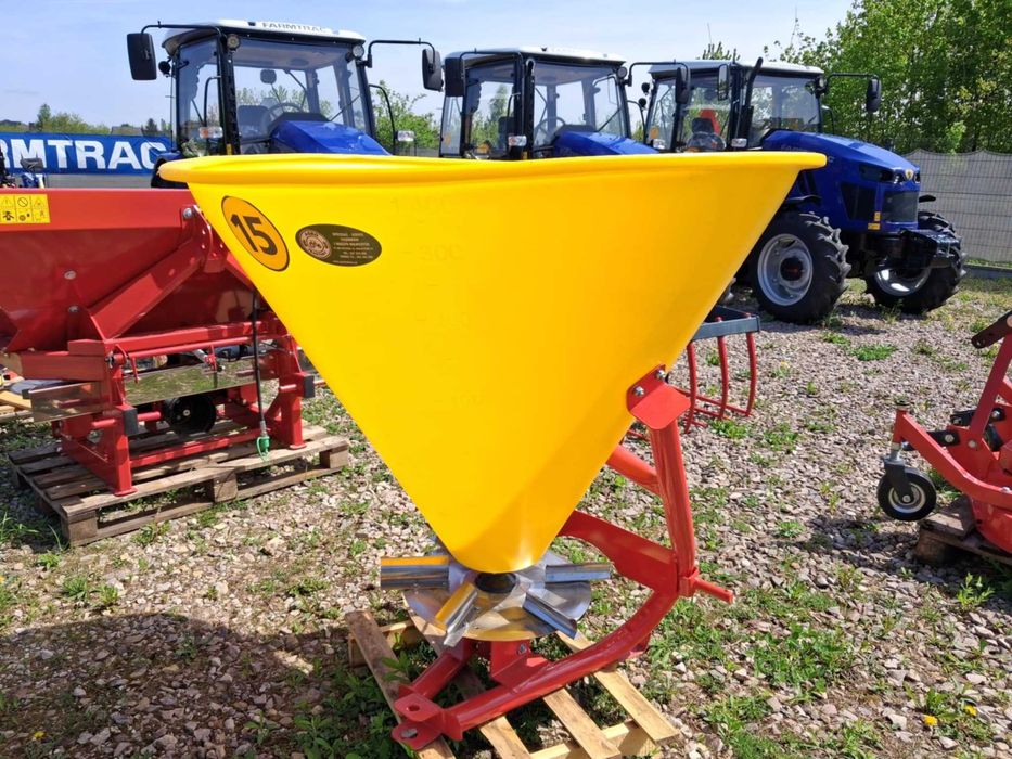Rozsiewacz nawozów PIASKARKA solarka  nawozu lejek  cena z VAT